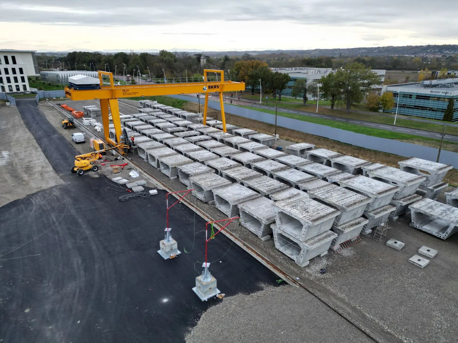 Gantry crane over precast units
